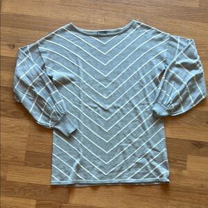 Vince Camuto Gray and White Long Sleeve Sweater